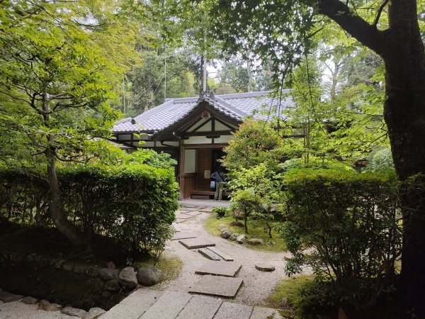 Ōta-jinja, sanctuaire shintō aux iris kakitsubata de Kyoto