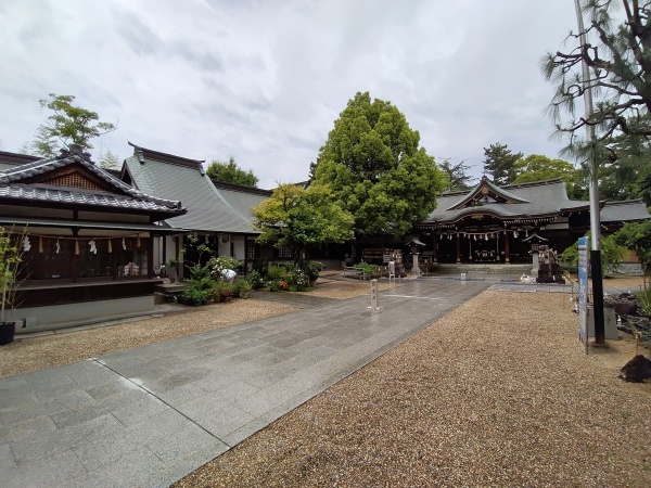 Karakuni-jinja, sanctuaire shintō millénaire de Fujiidera