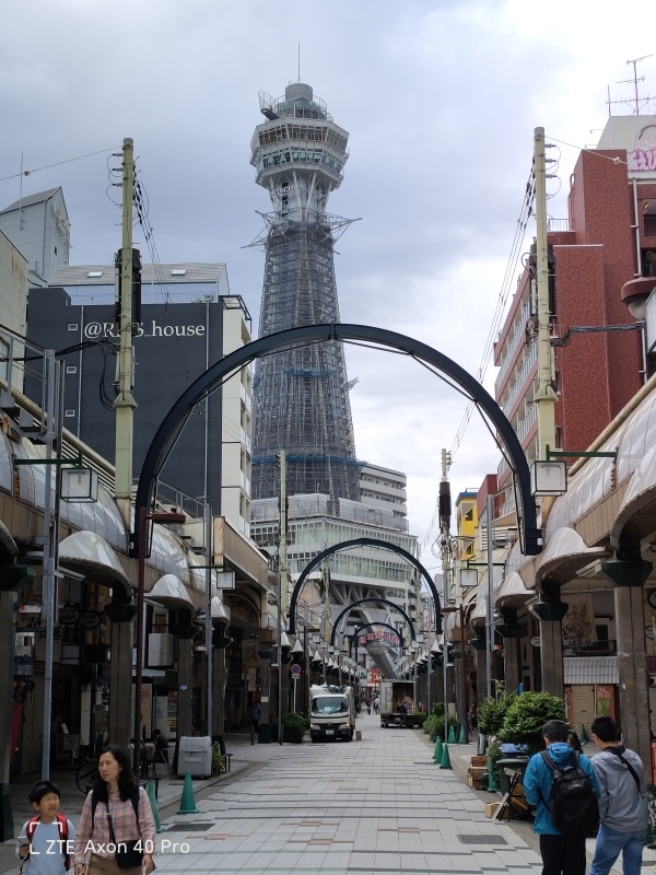 La tour Tsūtenkaku, symbole de Shinsekai à Osaka